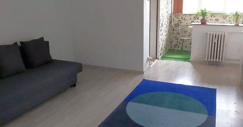 Titan, Piata Minis, M. Costin Georgian, bloc din 1978, reabilitat