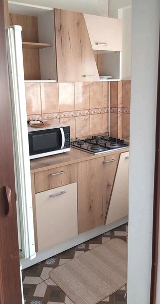 Titan, Piata Minis, M. Costin Georgian, bloc din 1978, reabilitat